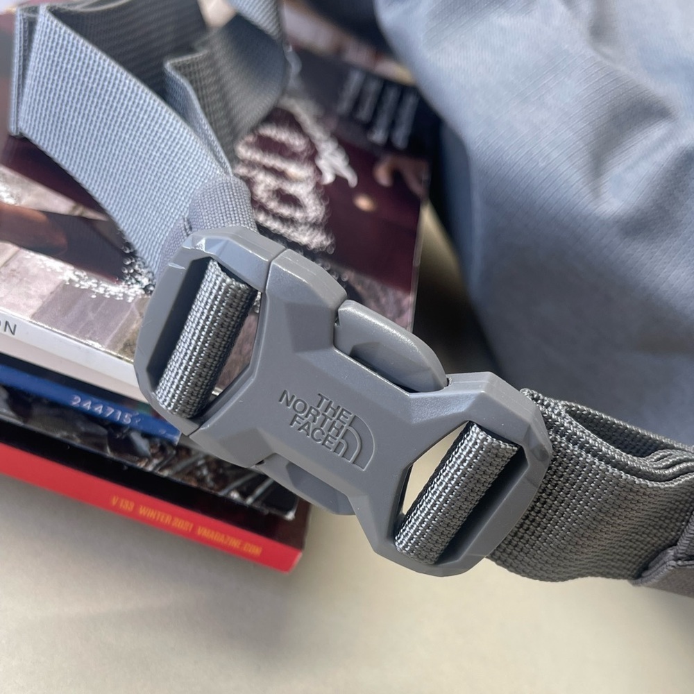 (new+tag) The North Face belt bag / sling pack (grey) - Picture 3 of 7